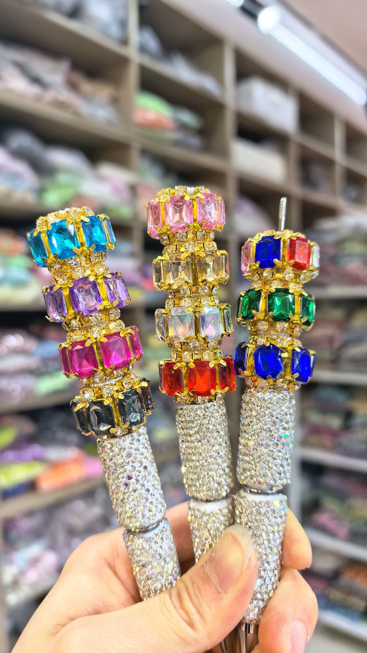 Perles à enfiler pour stylo – Orfèvrerie miniature et charme d’antan